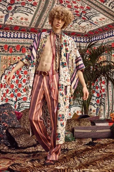 Look 16